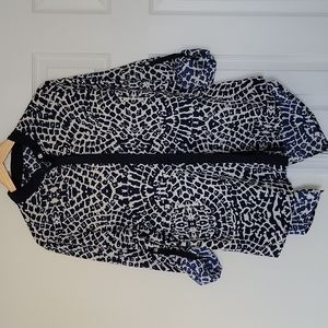 Misoka Blue and White split back abstract print top